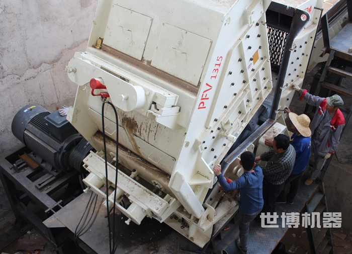 大型反击破维修现场 大型反击破维修现场