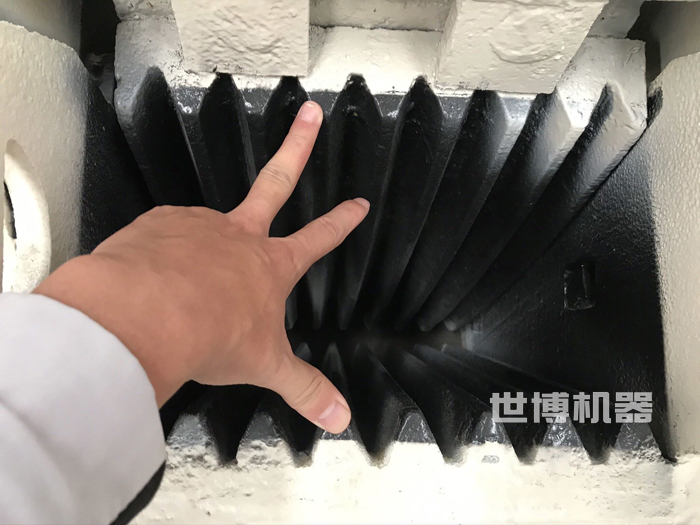 粗牙颚式破碎机进料口 粗牙颚式破碎机进料口