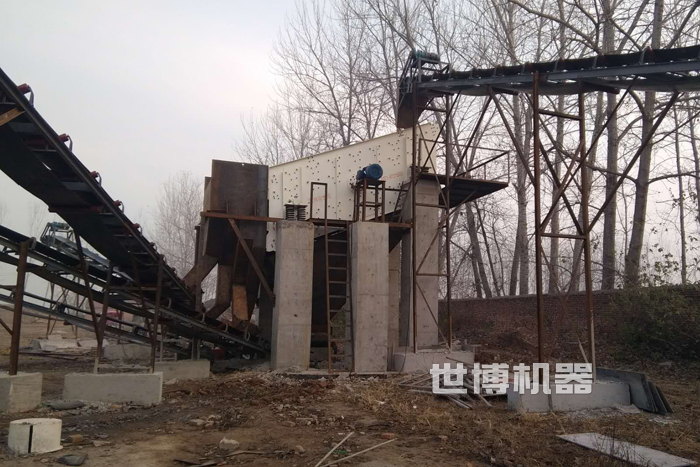 沙场振动筛筛沙机安装现场 沙场振动筛筛沙机安装现场
